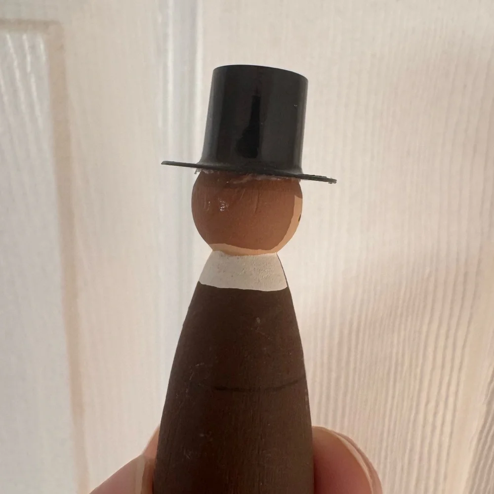Vintage Hong Kong Wooden Peg Doll Pilgrim Man & Woman Thanksgiving Folk Art Pair